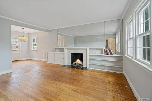 $949,990 | 28 Redwood Road, New Hyde Park, NY 11040