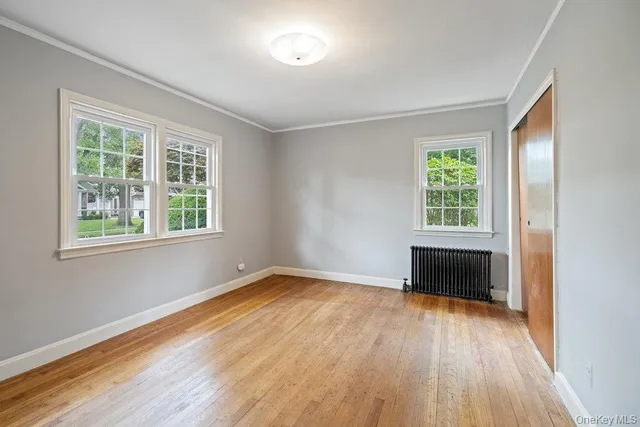 $949,990 | 28 Redwood Road, New Hyde Park, NY 11040