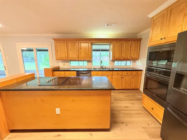 $398,888 | 204 Hillcrest Drive, Alvin, TX 77511