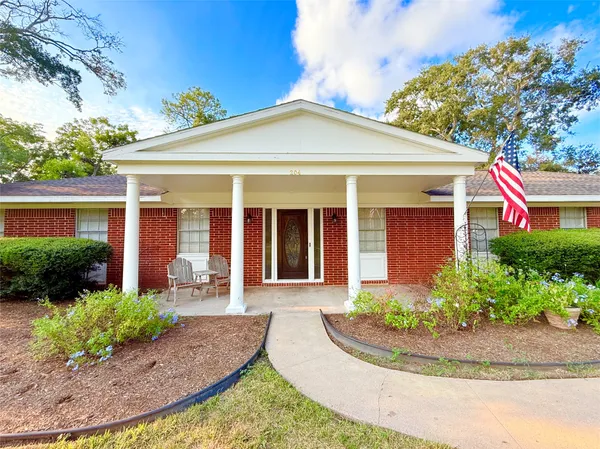 $398,888 | 204 Hillcrest Drive, Alvin, TX 77511