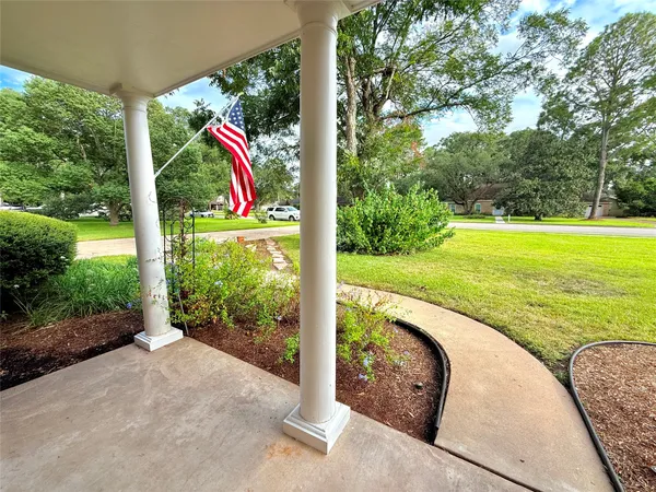 $398,888 | 204 Hillcrest Drive, Alvin, TX 77511