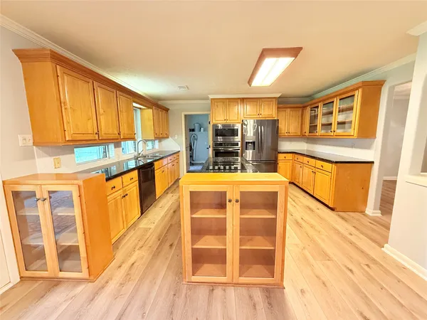 $398,888 | 204 Hillcrest Drive, Alvin, TX 77511