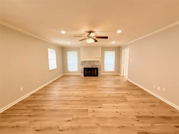 $398,888 | 204 Hillcrest Drive, Alvin, TX 77511