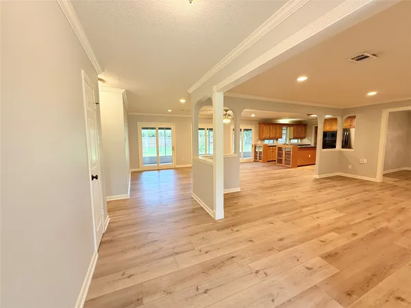 $398,888 | 204 Hillcrest Drive, Alvin, TX 77511