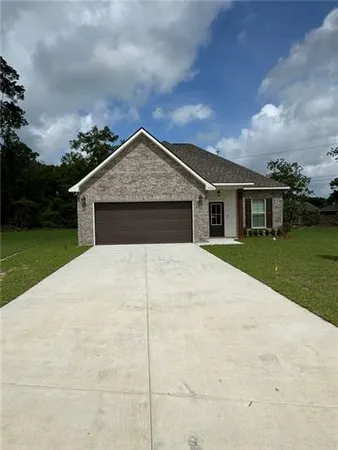 $2,300 | 19714 Calden Court, Covington, LA 70433