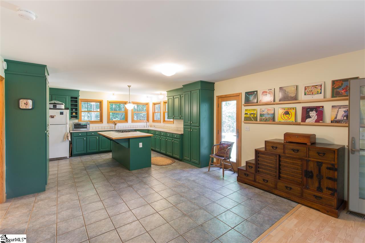 59 Thompson Road Taylors, SC 29687 - Photo 5 of 31