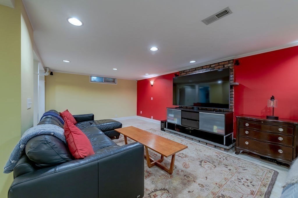 73 Ellison Park Waltham, MA 02452 - Photo 24 of 36