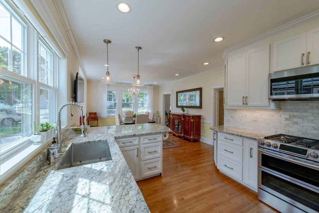 73 Ellison Park Waltham, MA 02452 - Photo 7 of 36