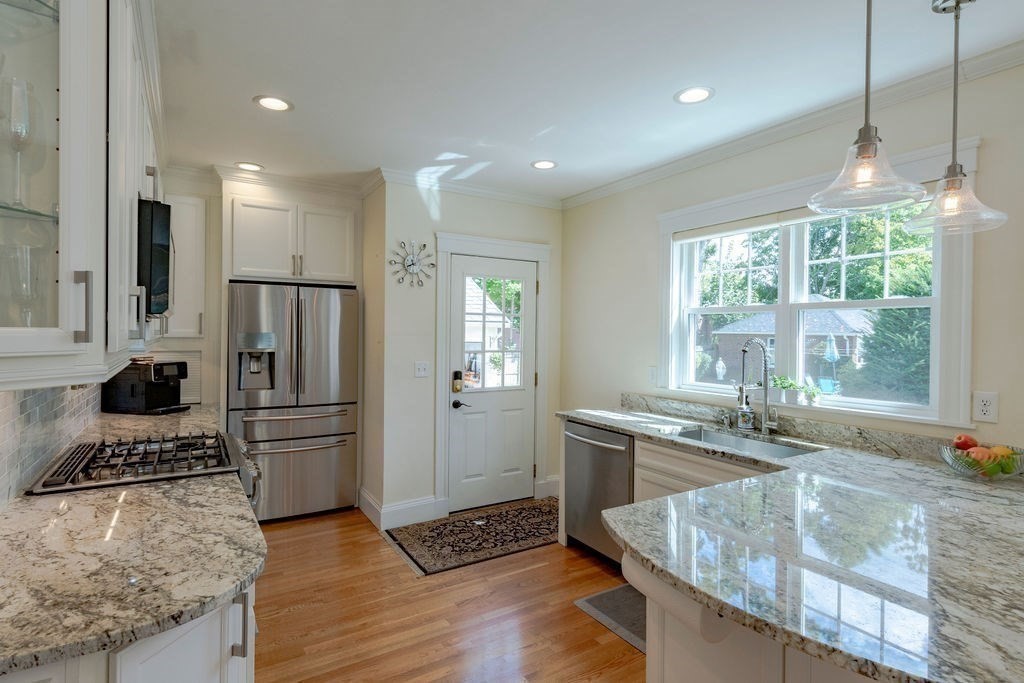 73 Ellison Park Waltham, MA 02452 - Photo 9 of 36