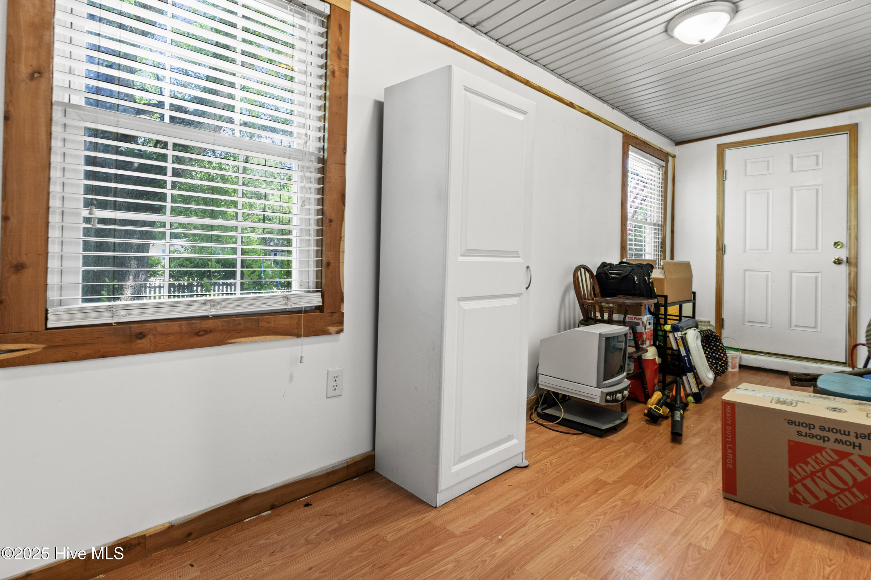 210 Rutledge Drive Wilmington, NC 28412 - Photo 32 of 63 Front bedroom off the porch with its own entrance