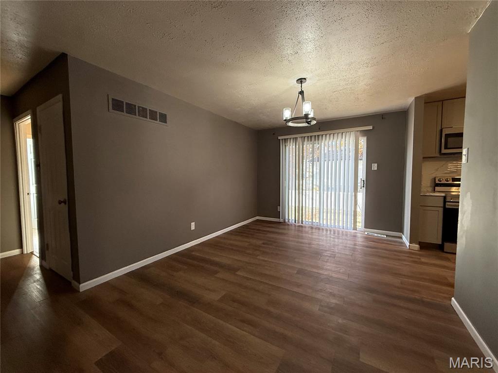 601 Wickford Way Ballwin, MO 63021 - Photo 5 of 19