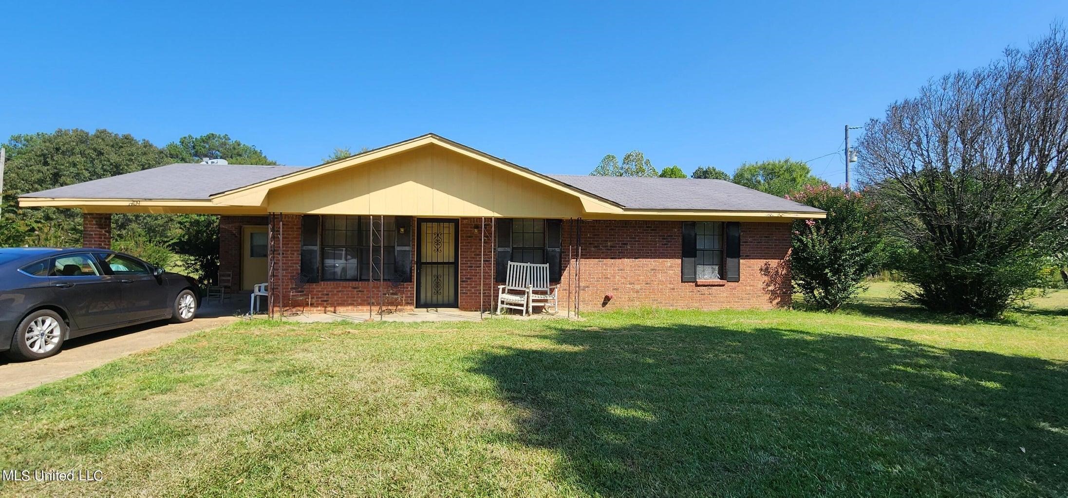 5709 Peyton Road Coldwater, MS 38618 - Photo 1 of 5 Gallery Image 1