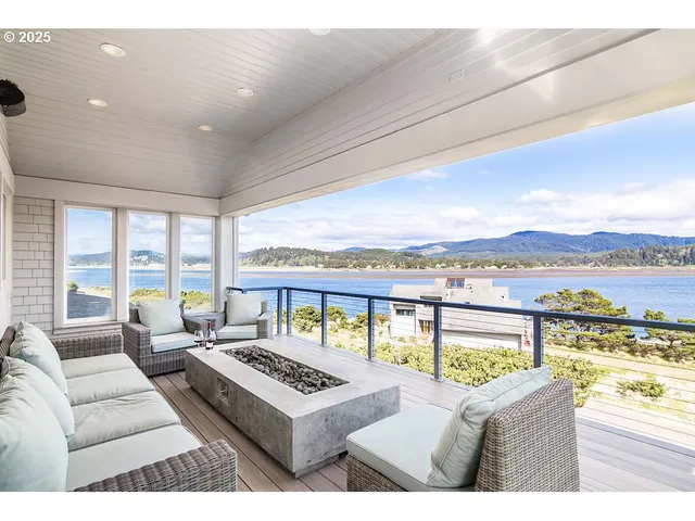 $4,400,000 | 349 Salishan Drive, Gleneden Beach, OR 97388