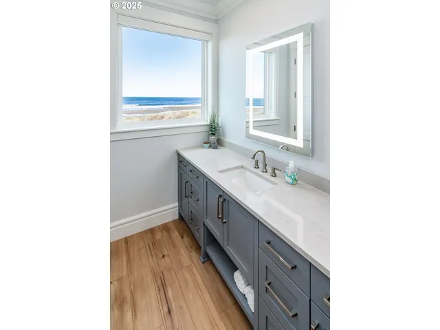 $4,400,000 | 349 Salishan Drive, Gleneden Beach, OR 97388