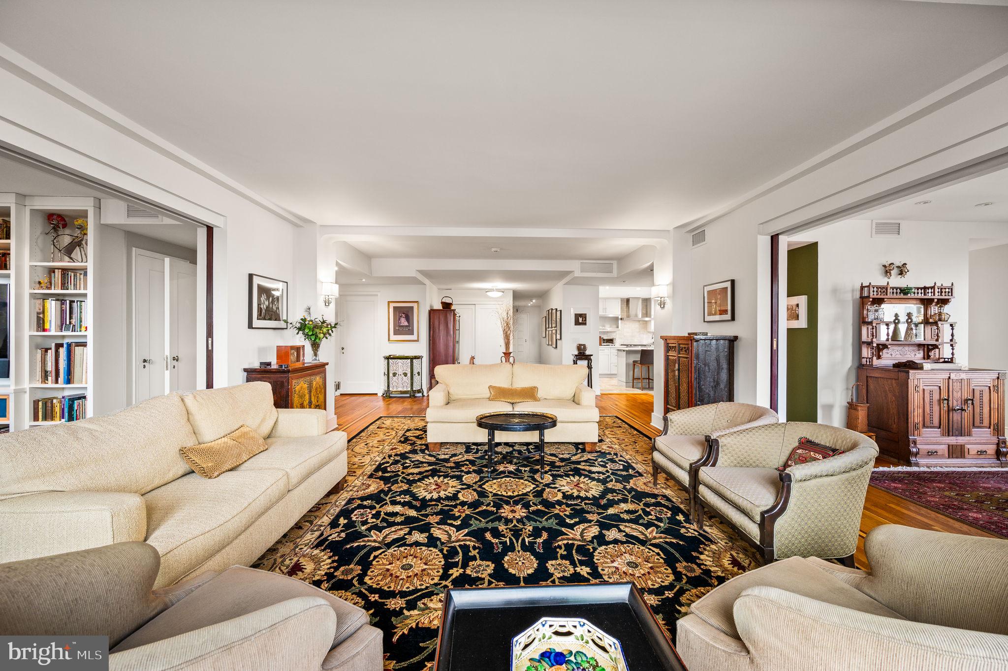 1901 Walnut Street, Unit 15D Philadelphia, PA 19103 - Photo 11 of 45 Living Area