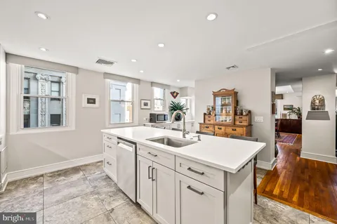 $1,700,000 | 1901 Walnut Street, Unit 15D, Philadelphia, PA 19103