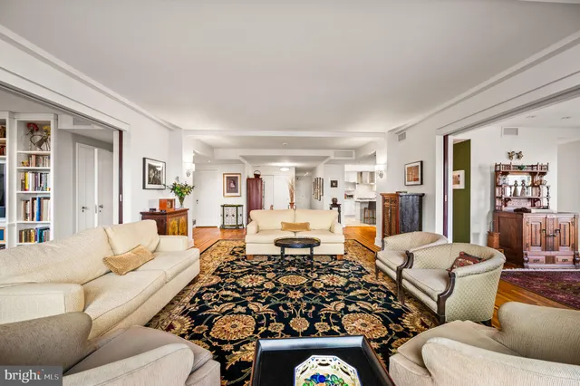 $1,895,000 | 1901 Walnut Street, Unit 15D, Philadelphia, PA 19103