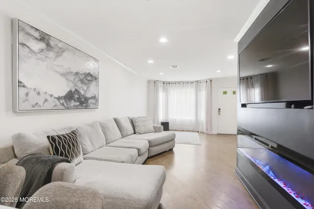 $3,600 | 19 Horseshoe Court, Tinton Falls, NJ 07753