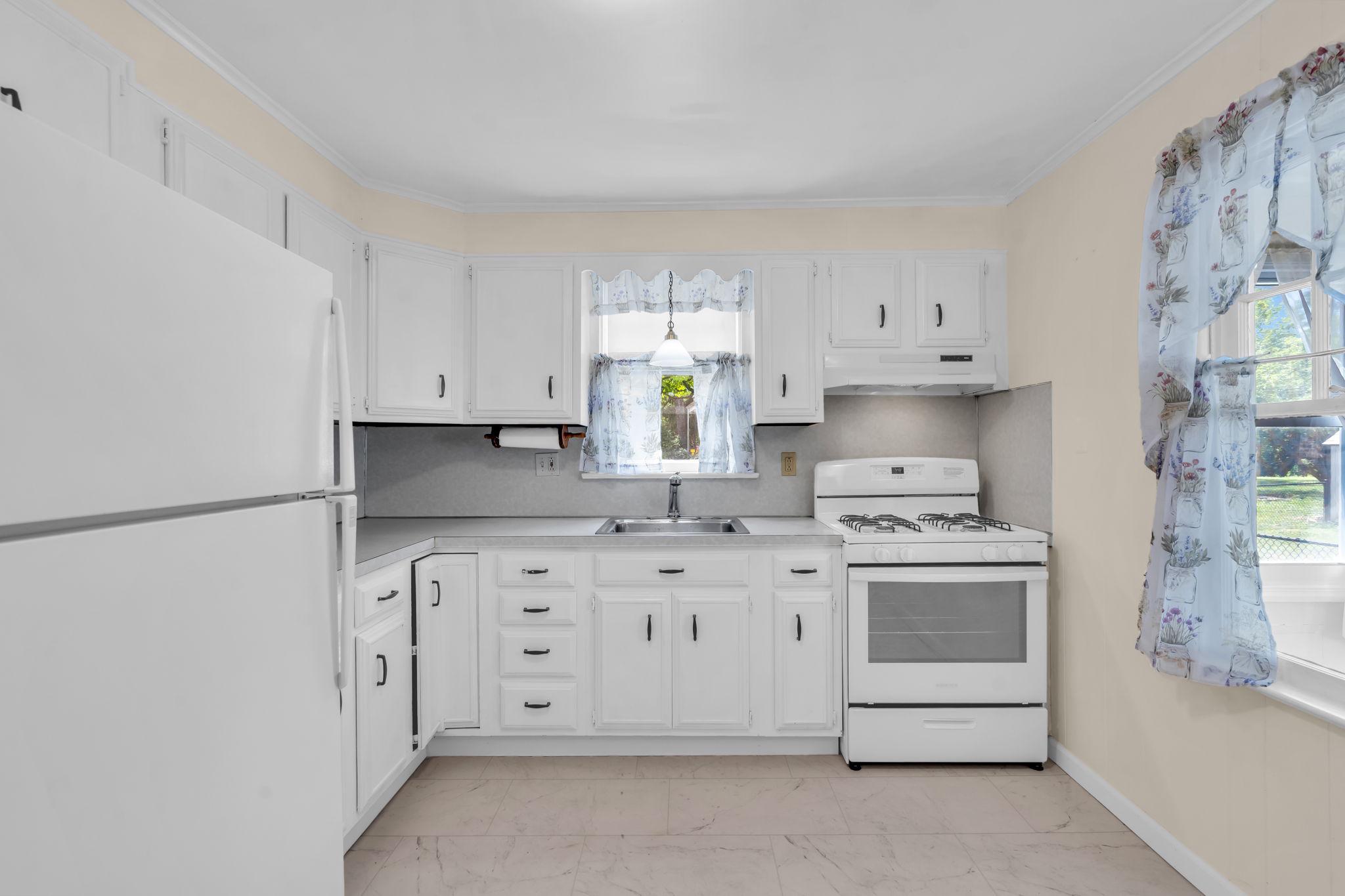 826 Whitehorse Mercerville Road Hamilton, NJ 08610 - Photo 9 of 31 Kitchen