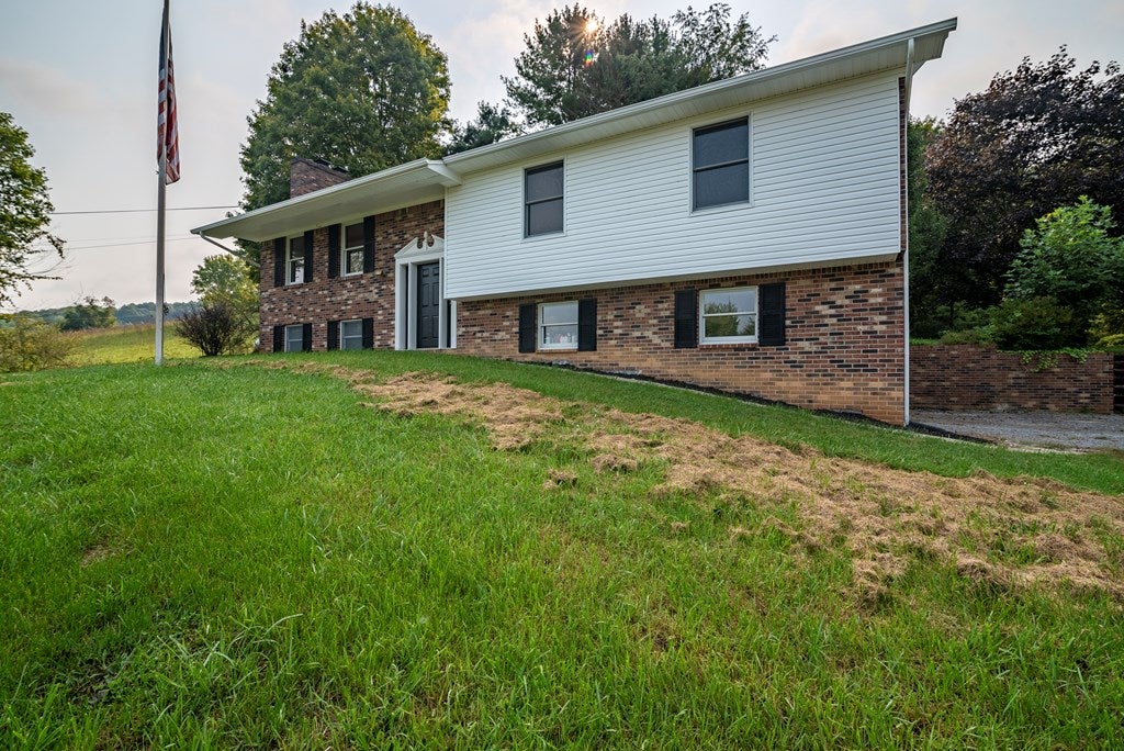 12361 Chip Ridge Road Abingdon, VA 24210 - Photo 2 of 33 Gallery Image 2