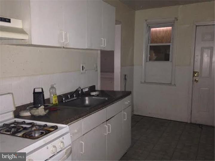 930 Collings Road Camden, NJ 08104 - Photo 1 of 6