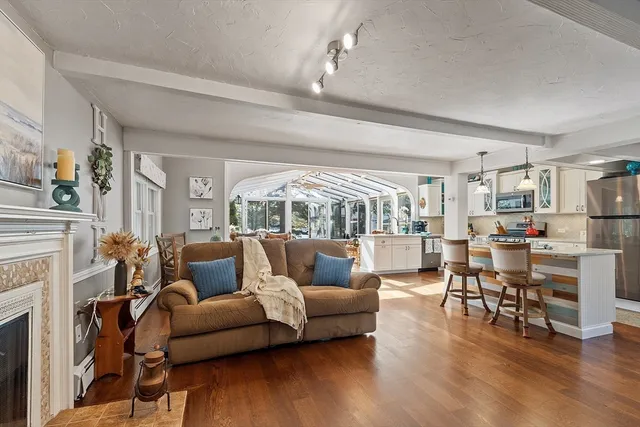 $729,900 | 20 4th Lane, Chelmsford, MA 01824