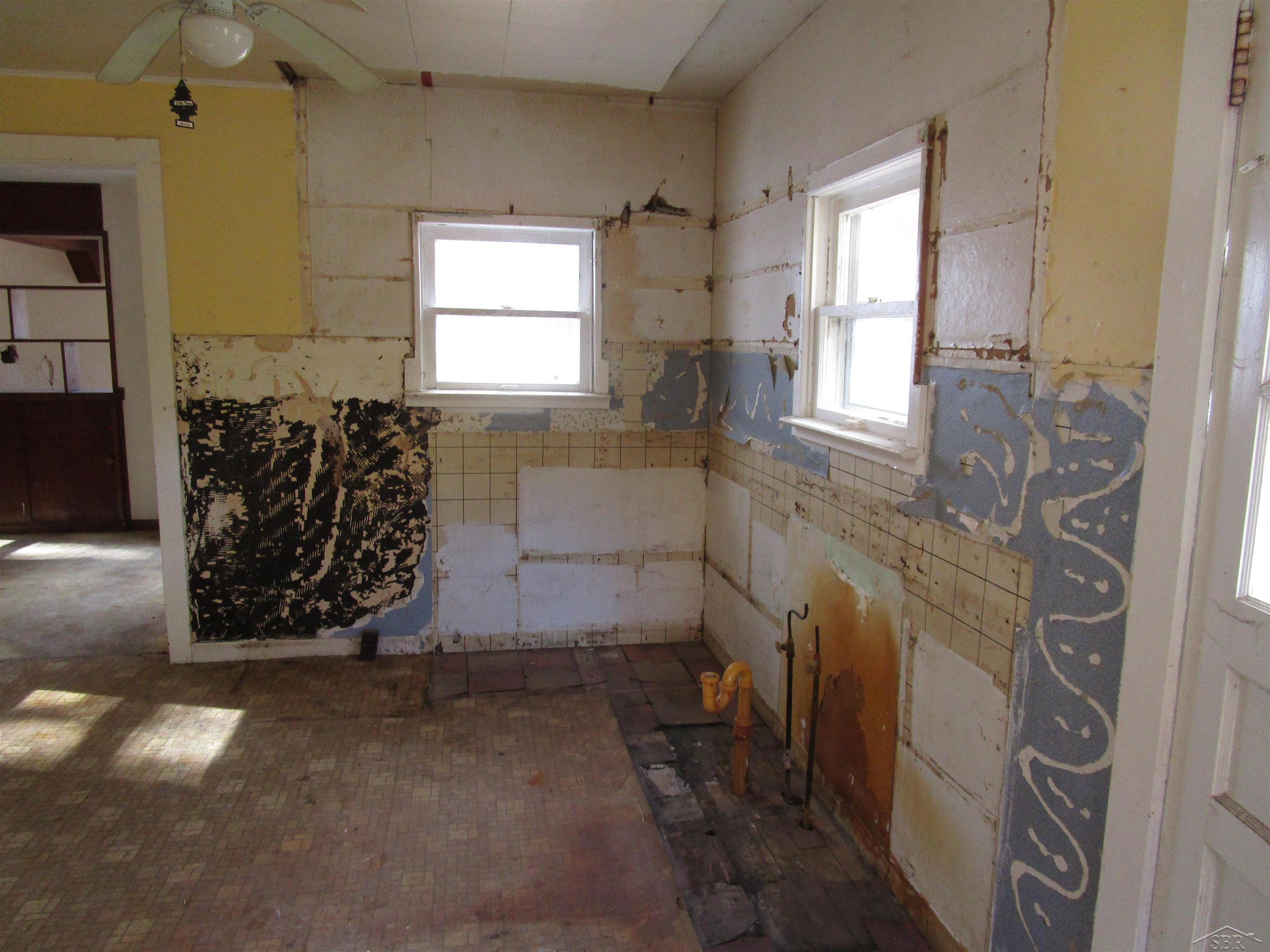 9875 Midland Road Freeland, MI 48623 - Photo 7 of 25 50094252-6.JPG