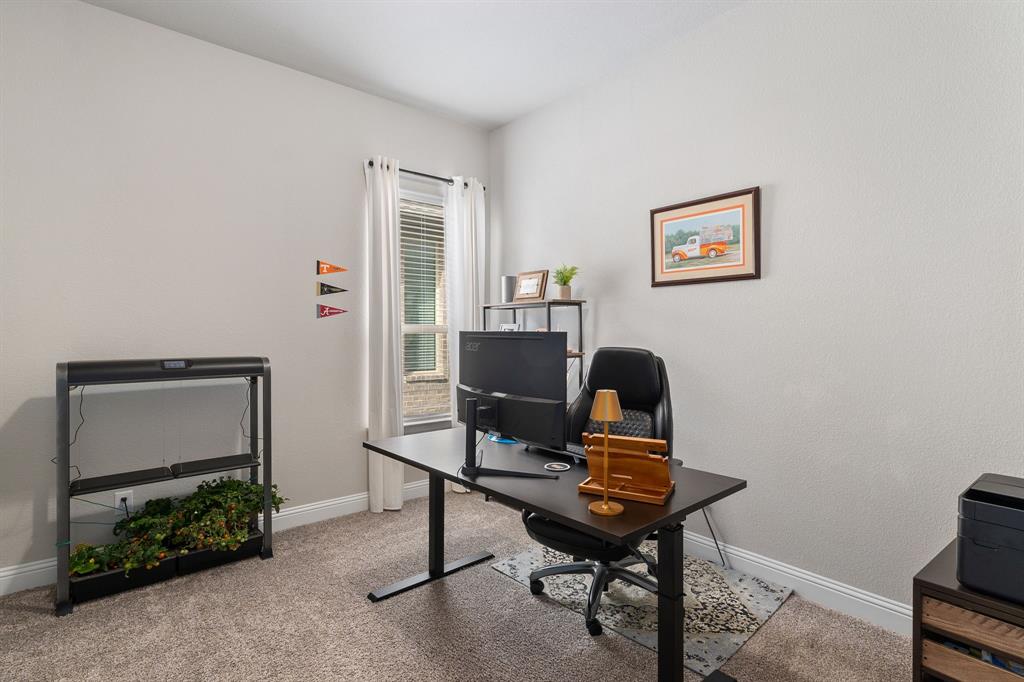 1125 Knightsbridge Road Argyle, TX 76226 - Photo 8 of 27 a workspace with furniture and window