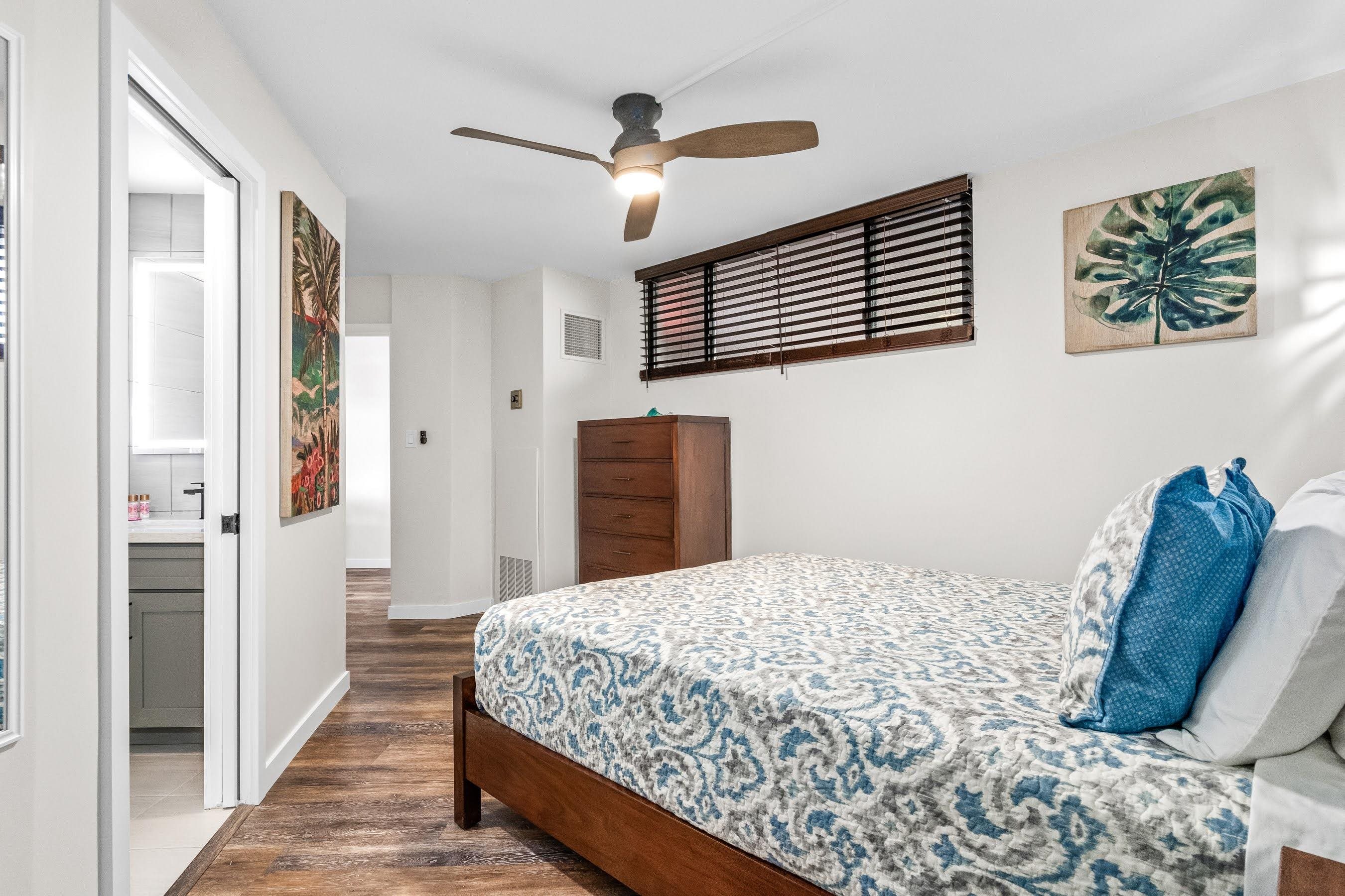 938 South Kihei Road, Unit 309 Kihei, HI 96753 - Photo 27 of 34 a bedroom with a bed and a painting on the wall