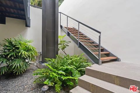 $5,950,000 | 2207 Bowmont Drive, Beverly Hills, CA 90210