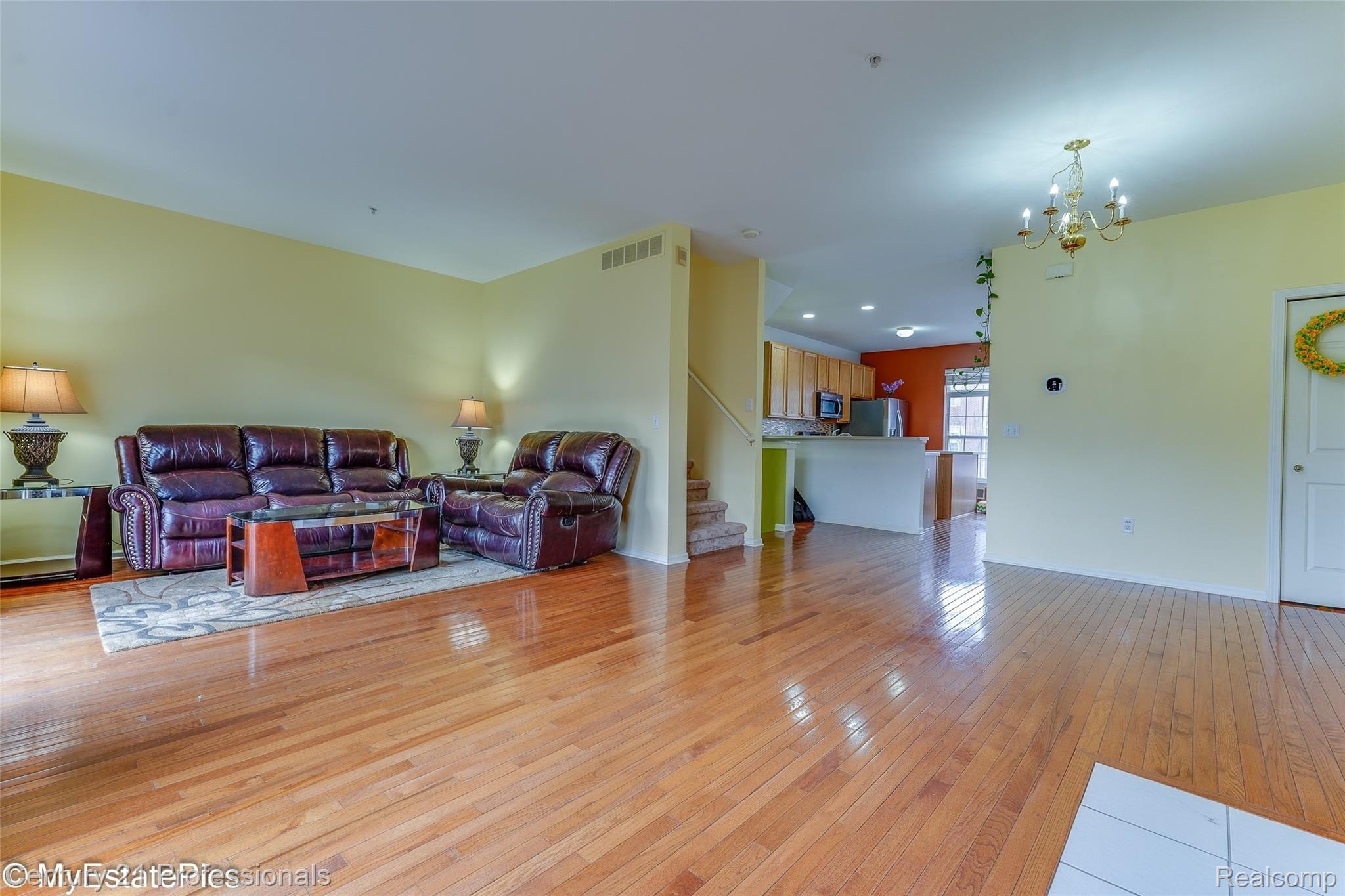 622 Cherry Orchard Road Canton, MI 48188 - Photo 9 of 40 622 cherry orchard dr canton-8.jpg