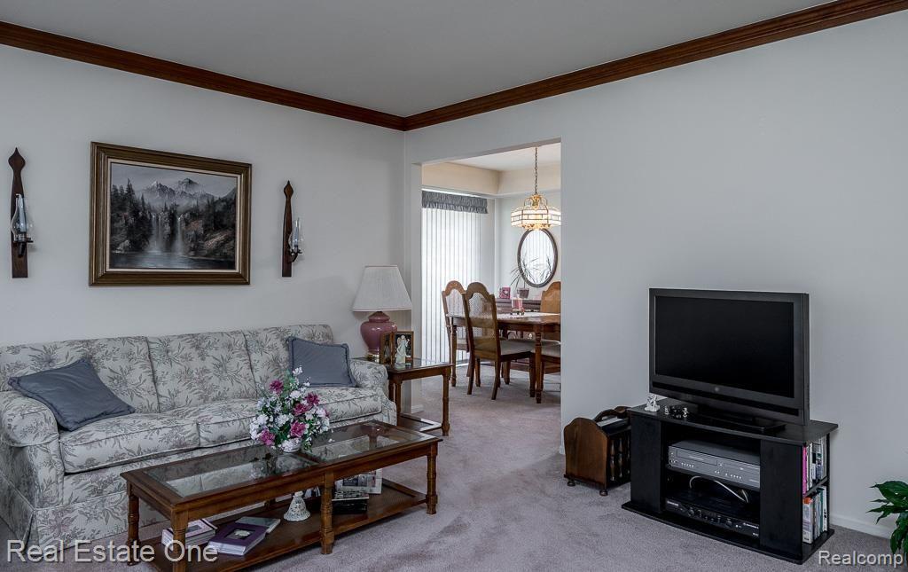401 Meadow Bridge Drive, Unit 105 Rochester, MI 48307 - Photo 4 of 18 401 Meadow Bridge, Rochester Hills MI, Koteles, 08-11-15-971.jpg
