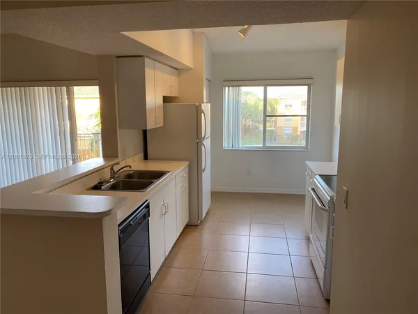 $2,700 | 9645 Northwest 1st Court, Unit 1302, Pembroke Pines, FL 33024