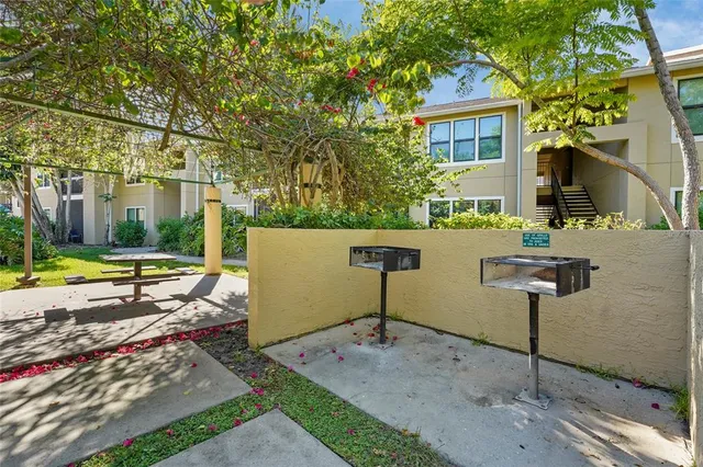 $1,850 | 4045 Crockers Lake Boulevard, Unit 23, Sarasota, FL 34238