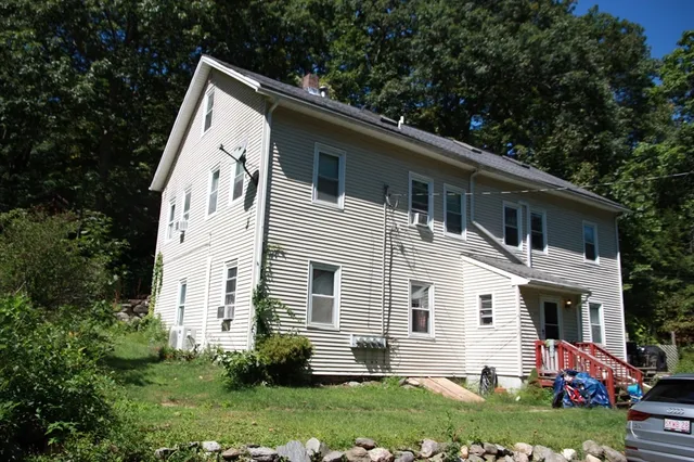 a view of house with a yard