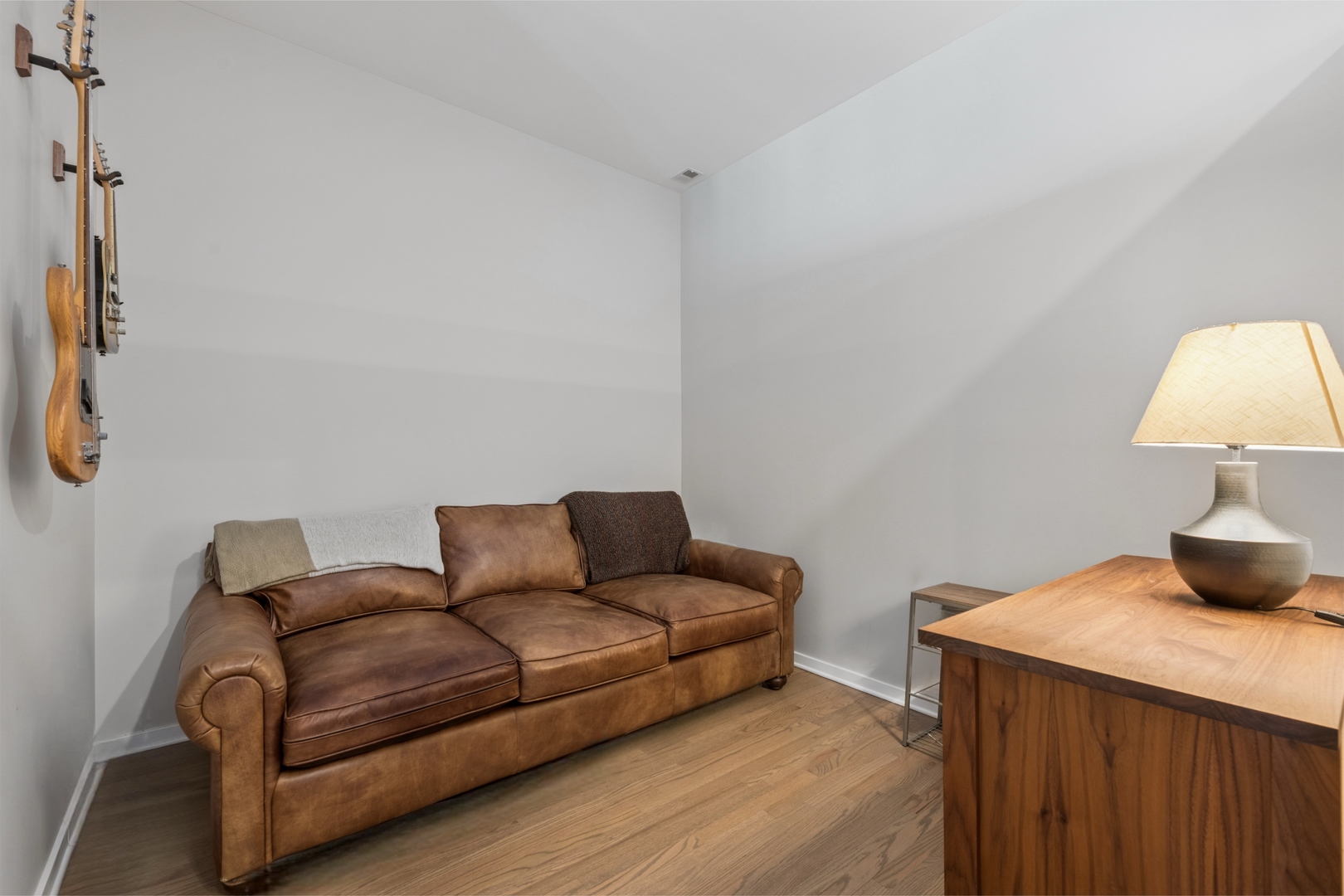 500 West Superior Street, Unit 813 Chicago, IL 60654 - Photo 13 of 18 a living room with furniture and a lamp