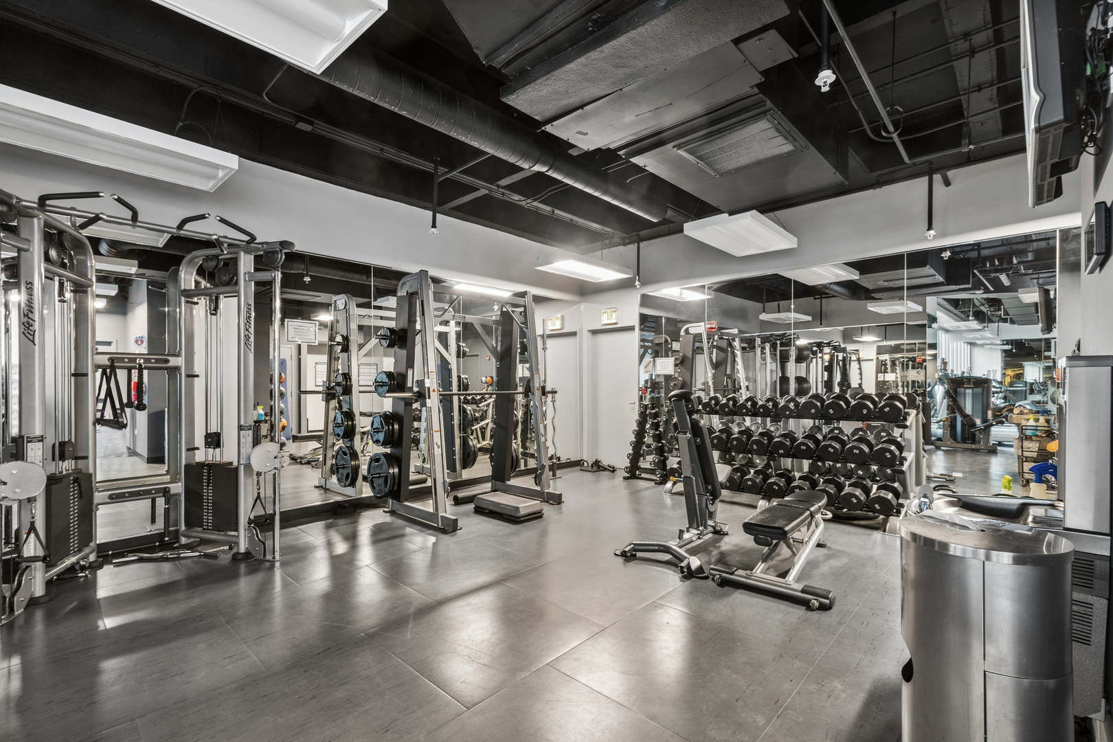 500 West Superior Street, Unit 813 Chicago, IL 60654 - Photo 18 of 18 a view of a room with gym equipment