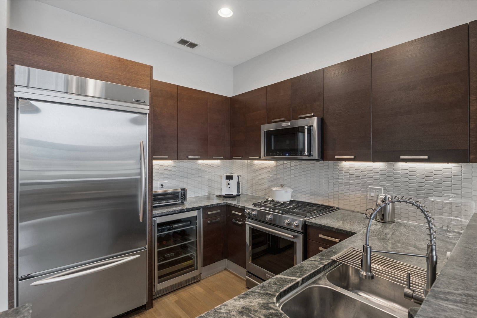 500 West Superior Street, Unit 813 Chicago, IL 60654 - Photo 4 of 18 a kitchen with a refrigerator stove and microwave
