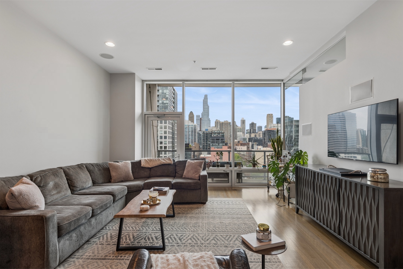 500 West Superior Street, Unit 813 Chicago, IL 60654 - Photo 5 of 18 a living room with furniture and a flat screen tv