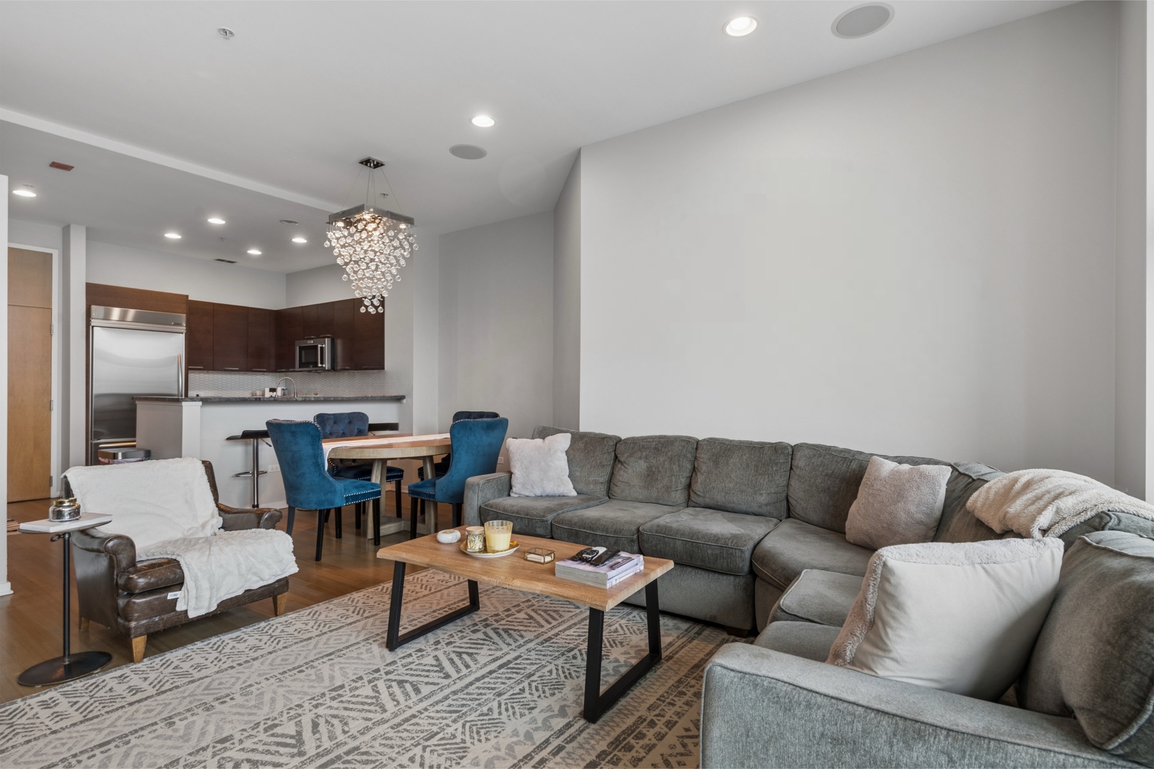 500 West Superior Street, Unit 813 Chicago, IL 60654 - Photo 7 of 18 a living room with furniture and kitchen view