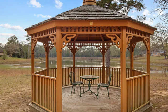 a view of a house with backyard and deck