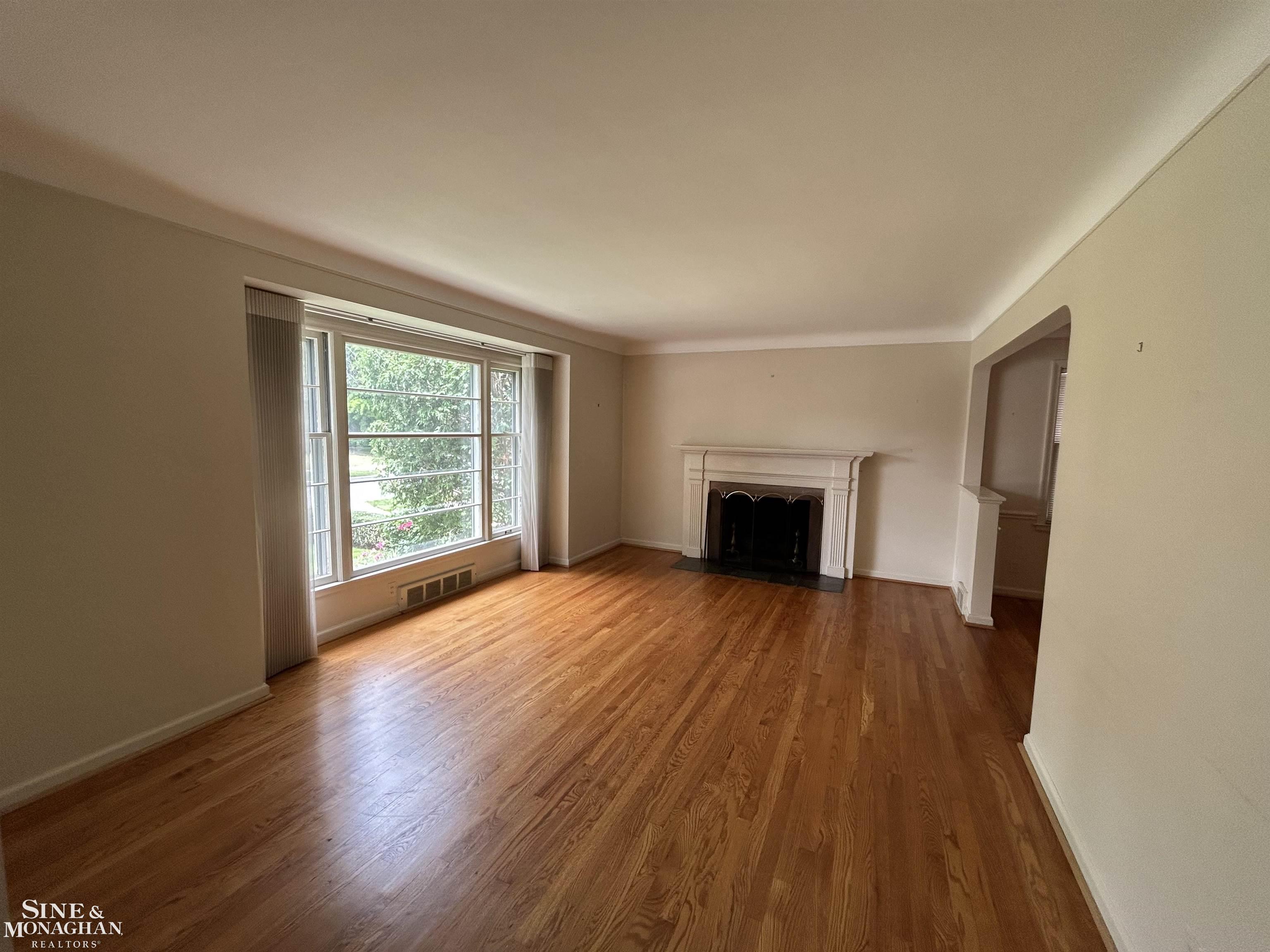478 Fisher Road Grosse Pointe Farms, MI 48230 - Photo 2 of 10