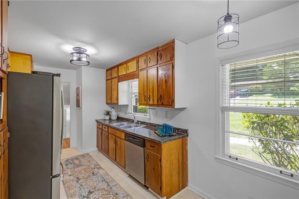 2544 Laurel Ridge Drive Decatur, GA 30033 - Photo 11 of 27 Gallery Image 11