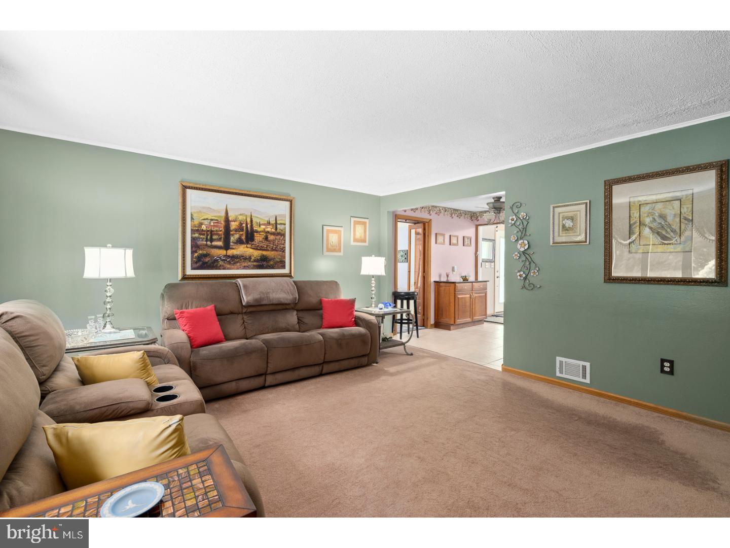 40 Agress Road Perrineville, NJ 08535 - Photo 2 of 25 Living Room