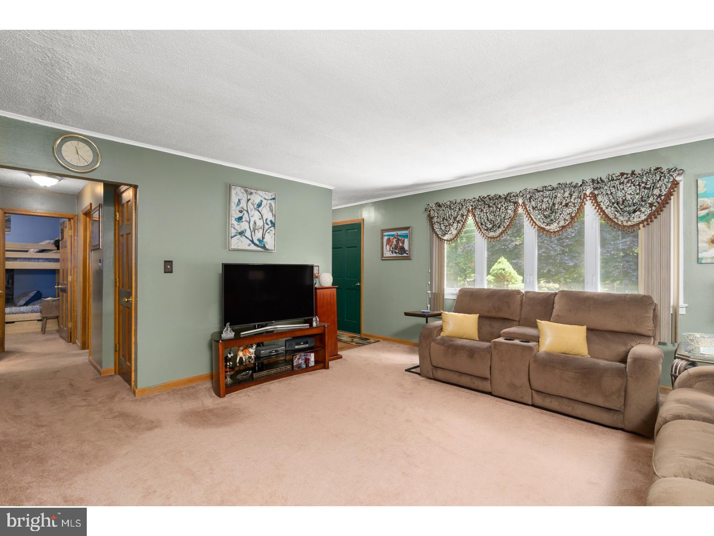 40 Agress Road Perrineville, NJ 08535 - Photo 4 of 25 Living Room