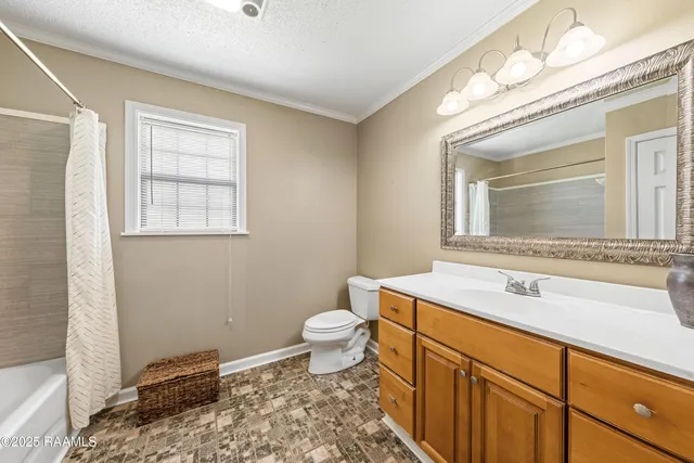 $300,000 | 165 Skylark Lane, Sunset, LA 70584