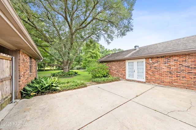 $300,000 | 165 Skylark Lane, Sunset, LA 70584