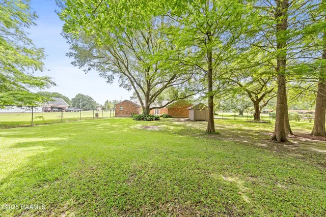 $300,000 | 165 Skylark Lane, Sunset, LA 70584