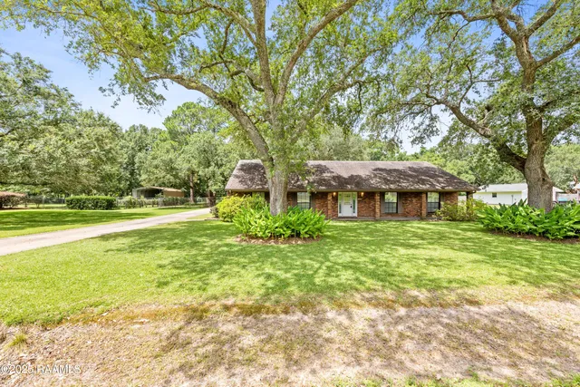 $300,000 | 165 Skylark Lane, Sunset, LA 70584