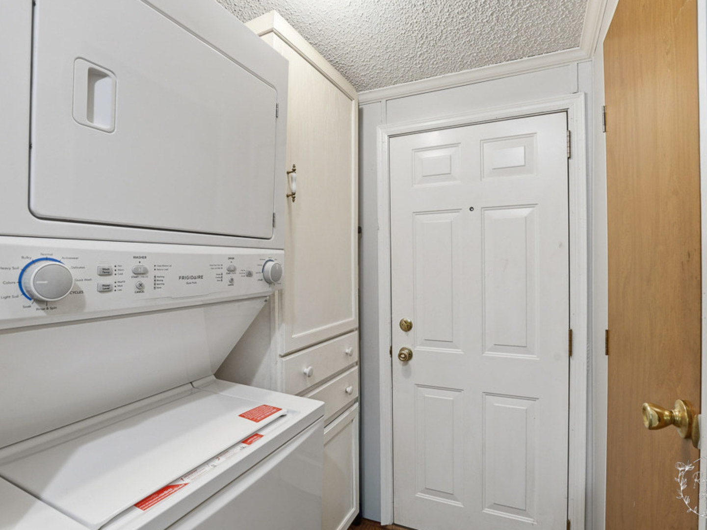 52 Partridge Lane Beecher, IL 60401 - Photo 20 of 24 a close up of a washer and dryer